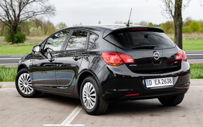 Toyota Corolla Cross cena 185900 przebieg: 7377, rok produkcji 2022 z Chojnów małe 326